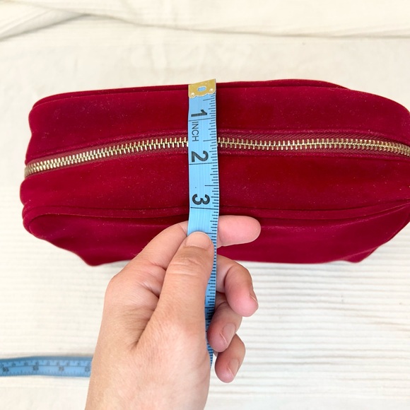 Gucci Red Velvet Cosmetics Bag / Clutch - Picture 9 of 16